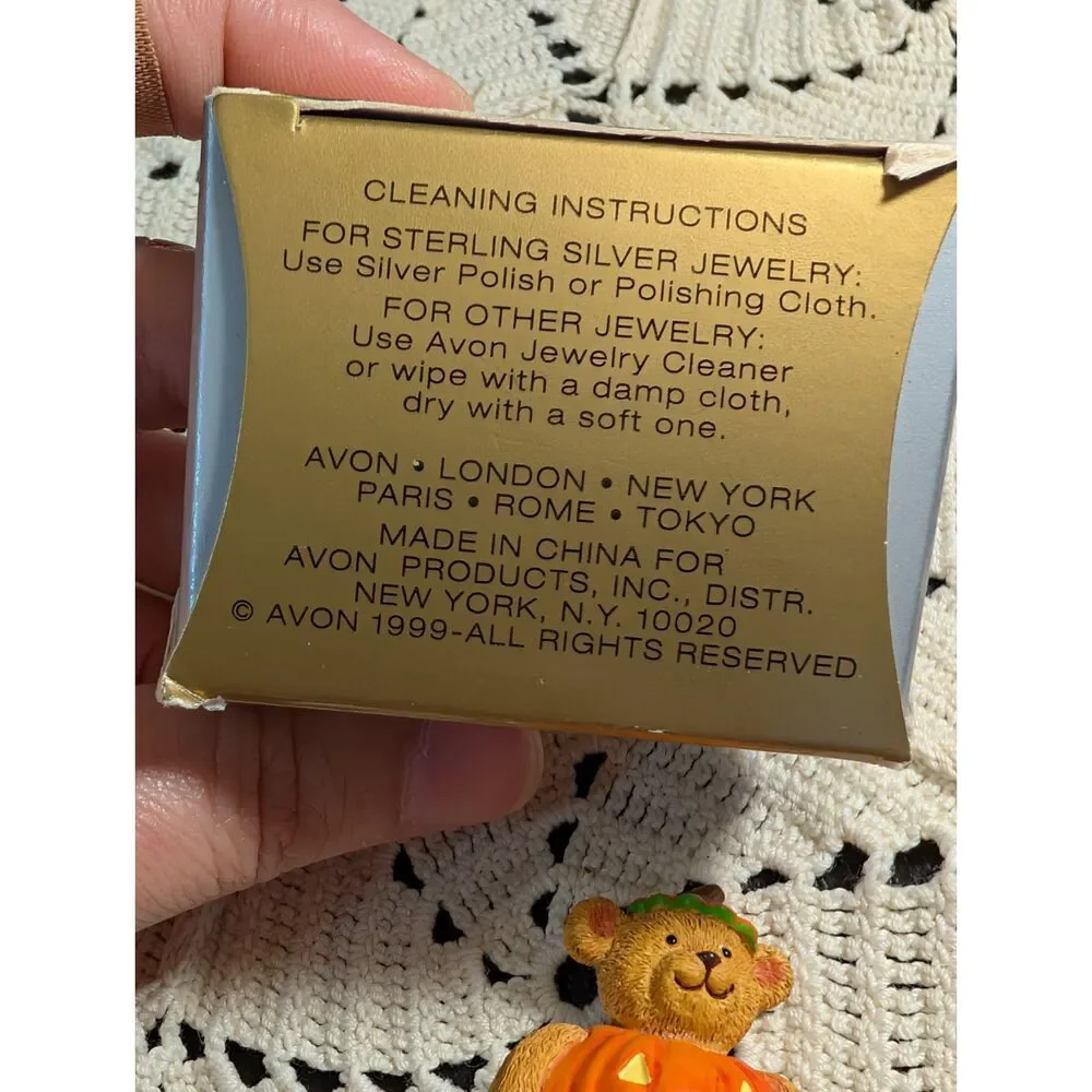 Vintage 1999 Avon Teddy Bear Pumpkin Pin Brooch Halloween Jack O Lantern Boxed